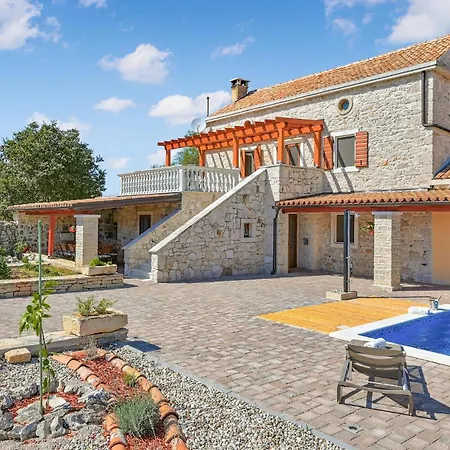 Luxurious In Vakantiehuis Biograd Na Moru